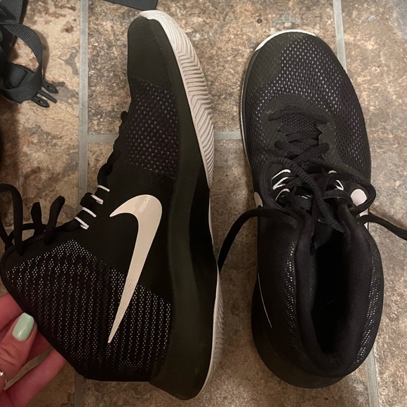 Nike Air Precision Women’s Basketball Shoes (size 8) - Picture 2 of 6